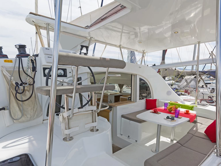 Alquiler Catamarán en Álimos - Lagoon Lagoon 380 S2