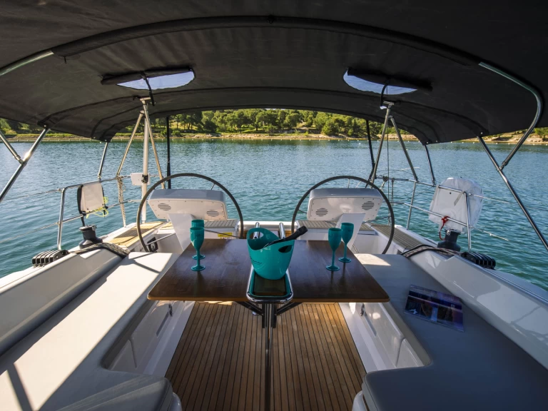 Hanse Hanse 458 de alquiler a Šibenik