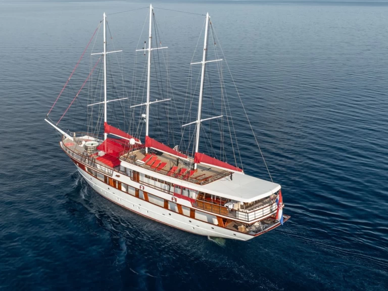 Custom Made Barbara de alquiler a Split