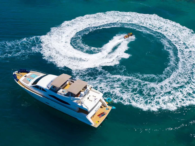 Alquiler de embarcaciones Ferretti Ferretti Yachts 760 enSeget Donji en Samboat