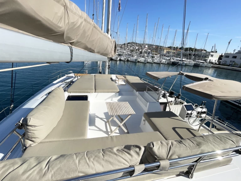 Alquiler de embarcaciones Fountaine Pajot Saba 50 enOlbia en Samboat