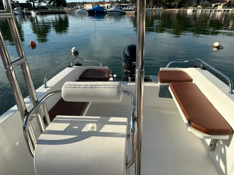 Alquiler Lancha Fortis con o sin  título de navegación