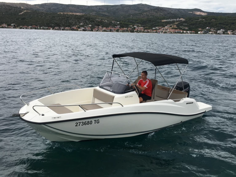 Quicksilver Activ 605 Open de alquiler a Trogir