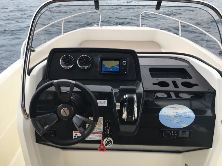 Alquiler de barcos Trogir barato de Activ 605 Open