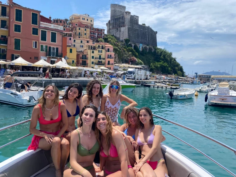 Alquiler de Ranieri Voyager 26 S en La Spezia