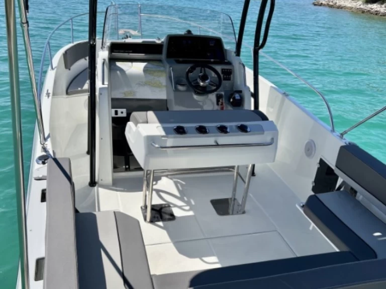 Jeanneau Cap Camarat 7.5 CC de alquiler a Trogir