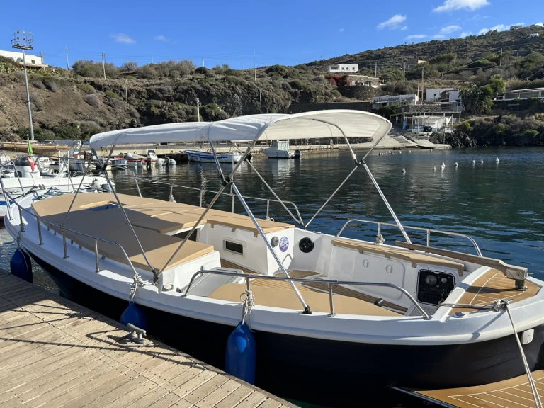 Alquiler de barcos Scauri barato de Gozzo26