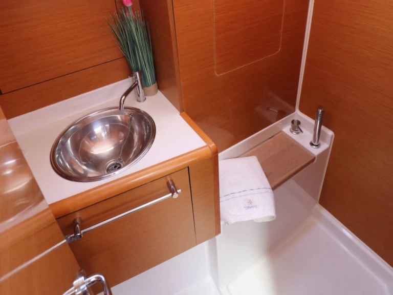 Jeanneau Sun Odyssey 439 de alquiler a Baška Voda