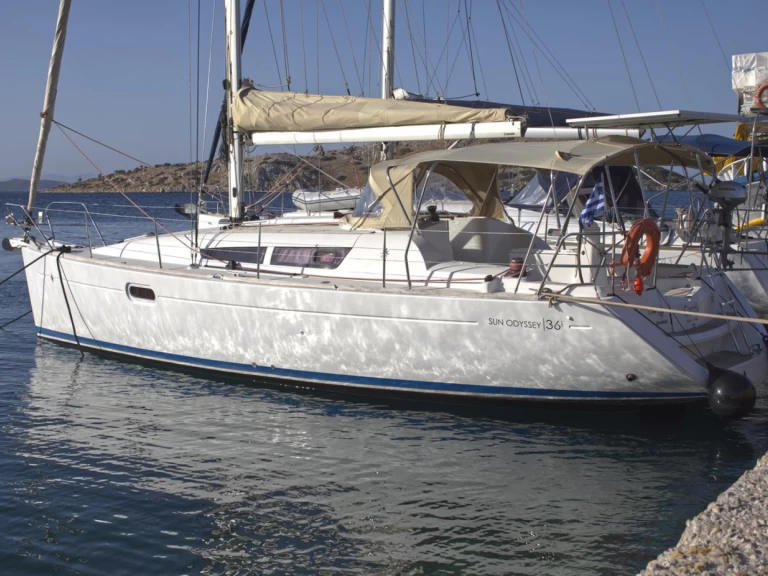 Alquiler de embarcaciones Jeanneau Sun Odyssey 36i enPáchi en Samboat