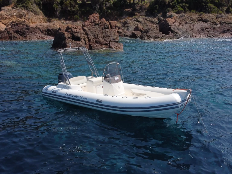 Alquiler de embarcaciones Capelli Tempest 600 enGaléria en Samboat