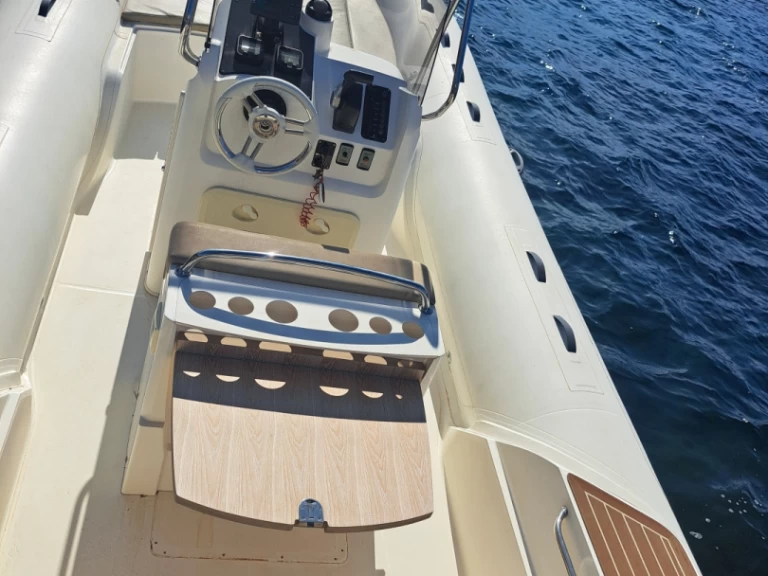 Alquiler de barcos Galéria barato de Tempest 700