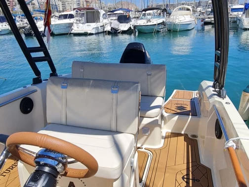 Alquiler de Invictus  Invictus 200 FX en Alicante