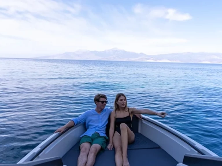 Alquiler Lancha Protagon con o sin  título de navegación