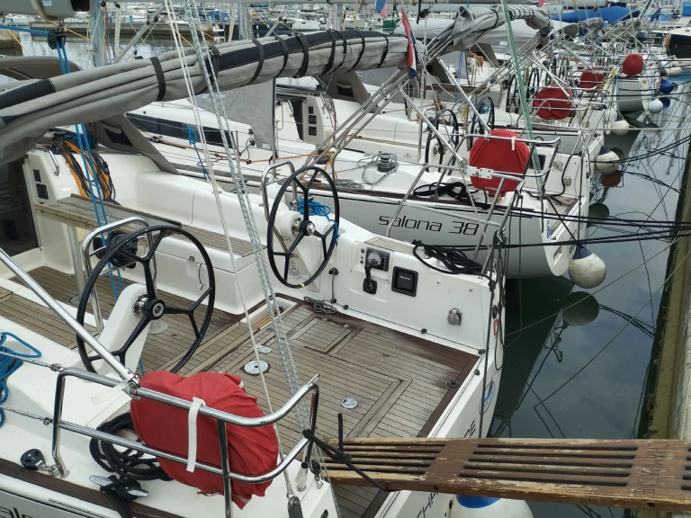 Alquiler de embarcaciones Salona Salona 38 enIzola en Samboat