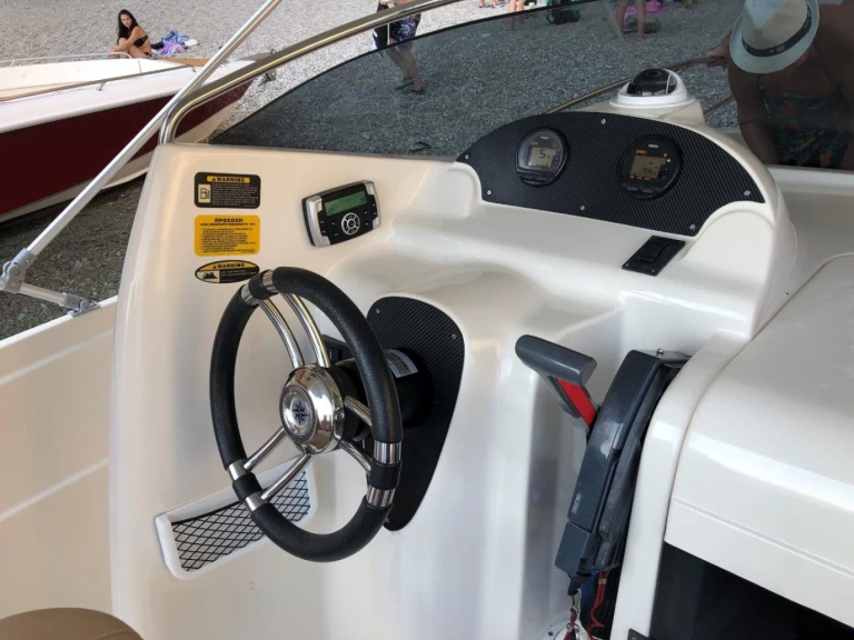 Lancha para alquilar Corfú al mejor precio