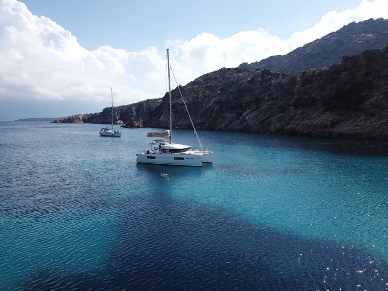 Lagoon Lagoon 40 de alquiler a Poltu Quatu