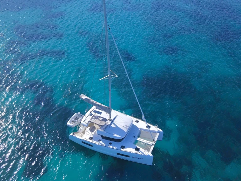 Alquiler de Lagoon Lagoon 40 en Poltu Quatu