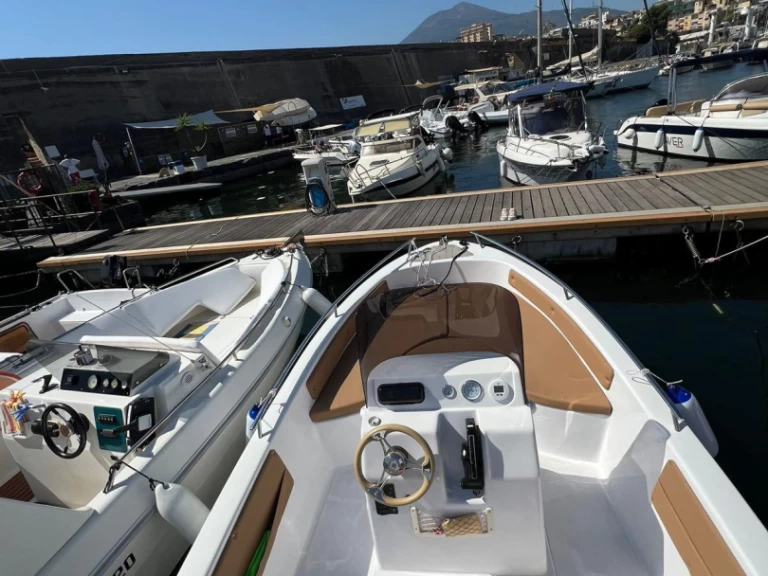 Alquiler de Revenger 19.10 en Torre Annunziata