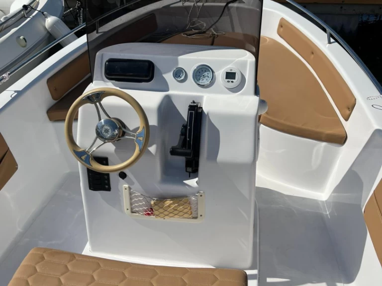 Alquiler de embarcaciones Revenger 19.10 enTorre Annunziata en Samboat