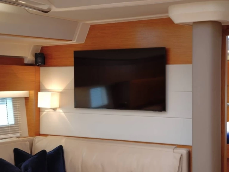 Hanse Hanse 588 (Owner's Version) de alquiler a Álimos