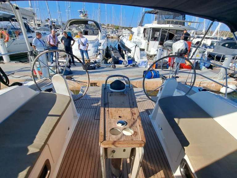 Alquiler de embarcaciones Bavaria Cruiser 46 enLávrio en Samboat