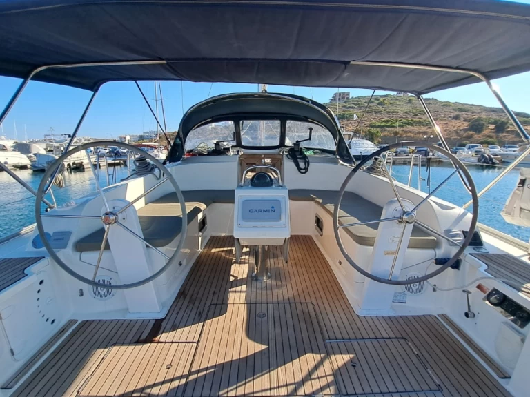 Velero para alquilar Lávrio al mejor precio