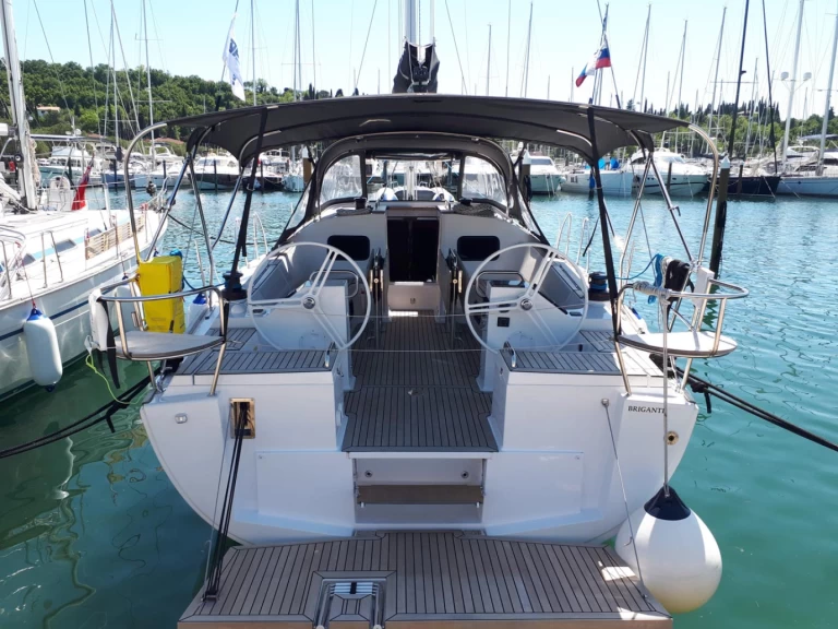 Alquiler de Elan Impression 45.1 en Izola