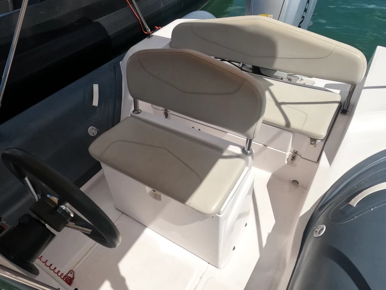 Tempest 570 de alquiler a Latchi