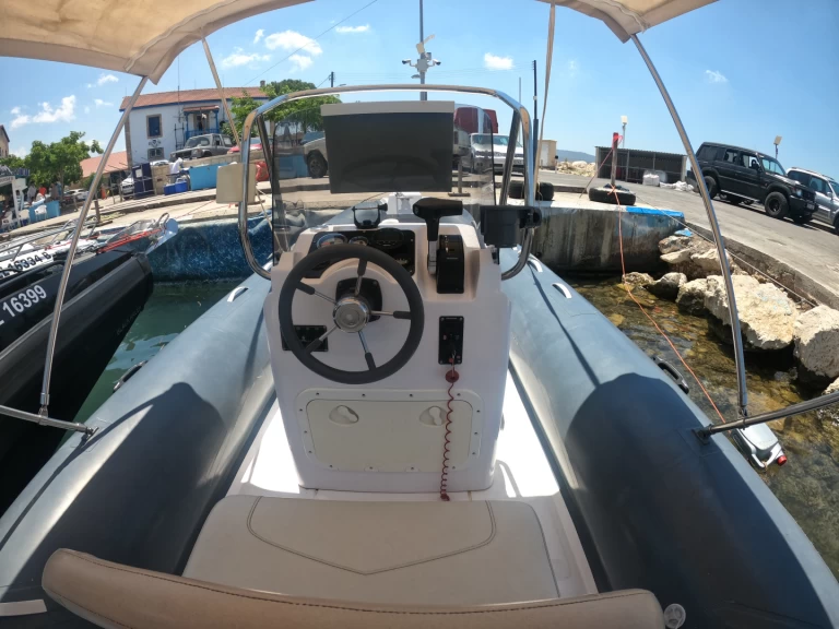 Alquiler Latchi - Tempest 570 en SamBoat