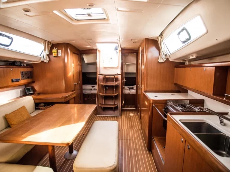 Bénéteau Oceanis 43 de alquiler a Ormos Panagias