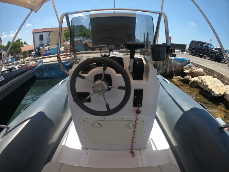 Alquiler de Neumática, con o sin patrón Tempest Latchi