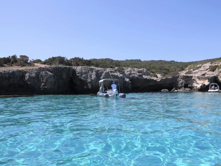 Neumática para alquilar Latchi al mejor precio