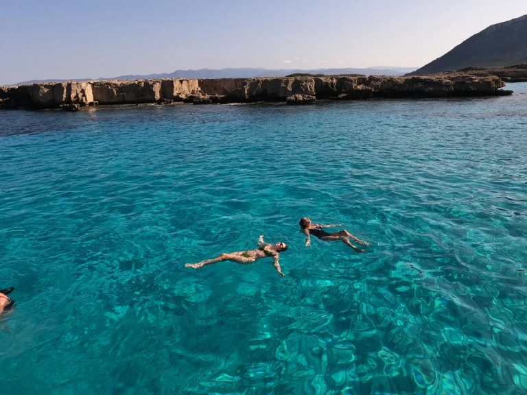 Alquiler de barcos Latchi barato de 630 bowrider 