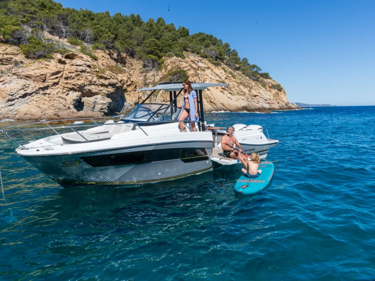 Alquiler de Jeanneau Cap Camarat 9.0 WA en Empuriabrava