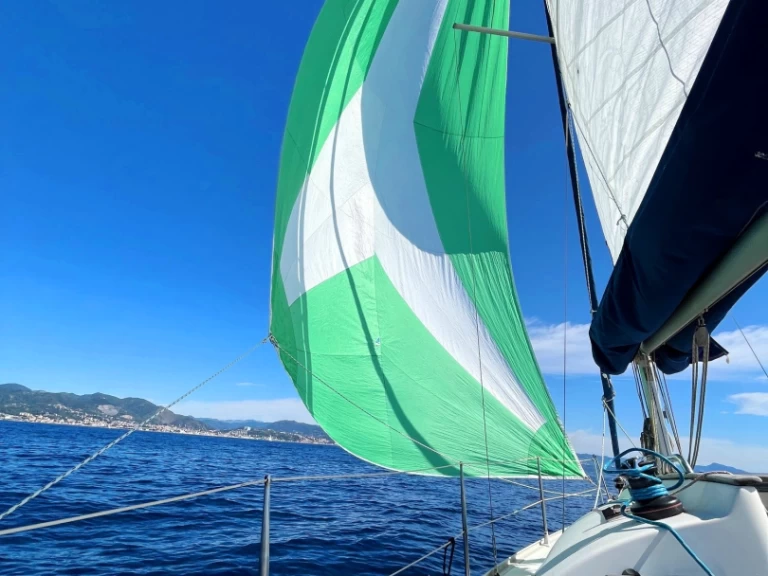 Alquiler de Velero, con o sin patrón Jeanneau Genova