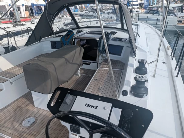 Alquiler de barcos Marsella barato de Dufour 44