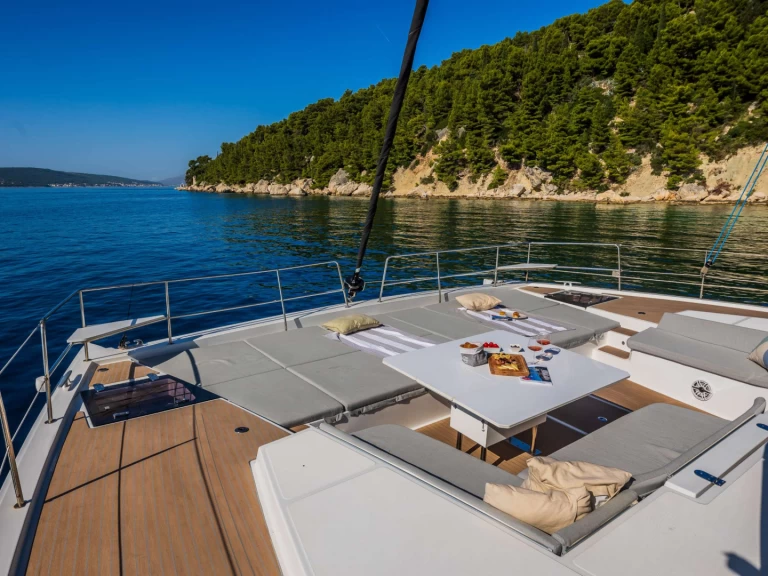 Alquiler de barcos El Pireo barato de OCEAN LOUNGE