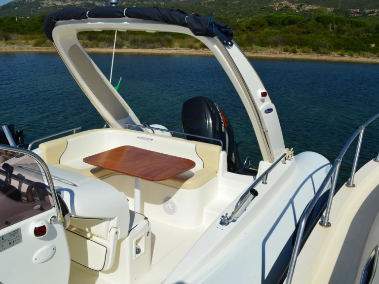 Alquiler de embarcaciones Maestrale 780 sport enCugnana Verde en Samboat