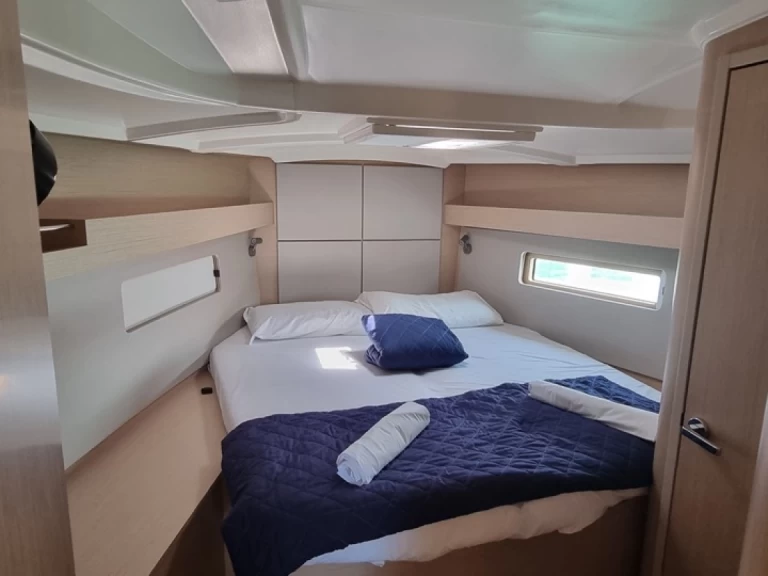 Velero para alquilar Cugnana Verde al mejor precio