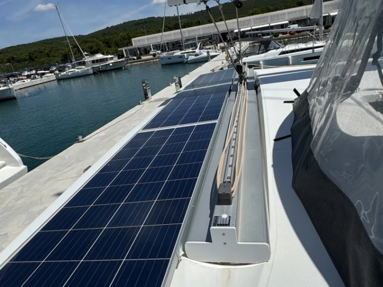 Alquiler de embarcaciones Fountaine Pajot Isla 40 enSukošan en Samboat