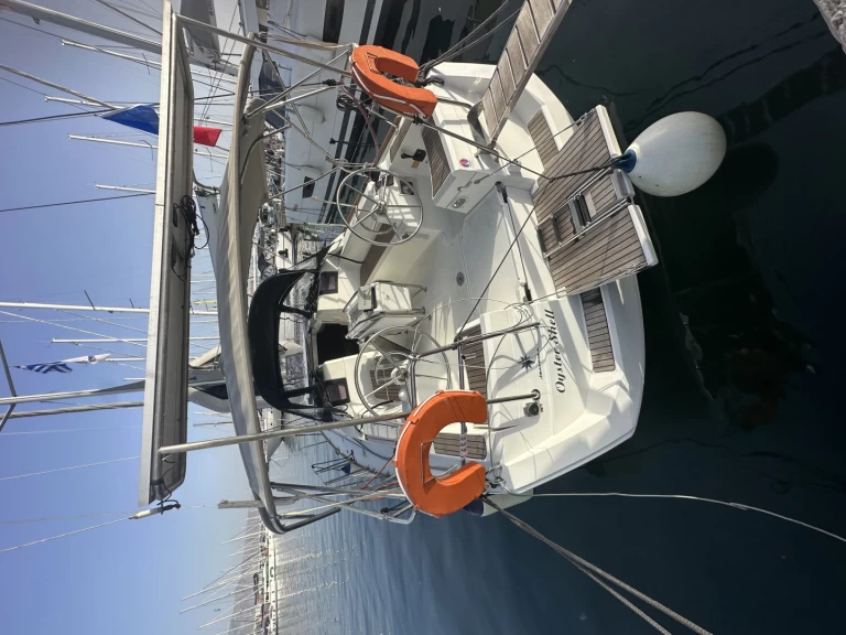 Alquiler de Jeanneau Sun Odyssey 379 en Álimos