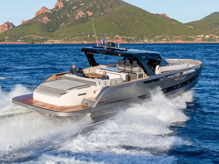 Alquiler Lancha Cayman con o sin  título de navegación