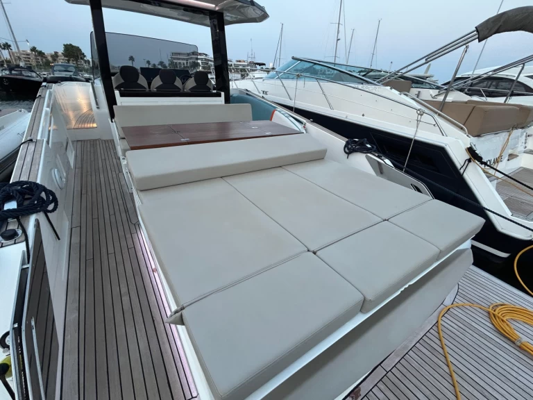 Alquiler de embarcaciones  Astondoa 377 Coupe enPalma de Mallorca en Samboat