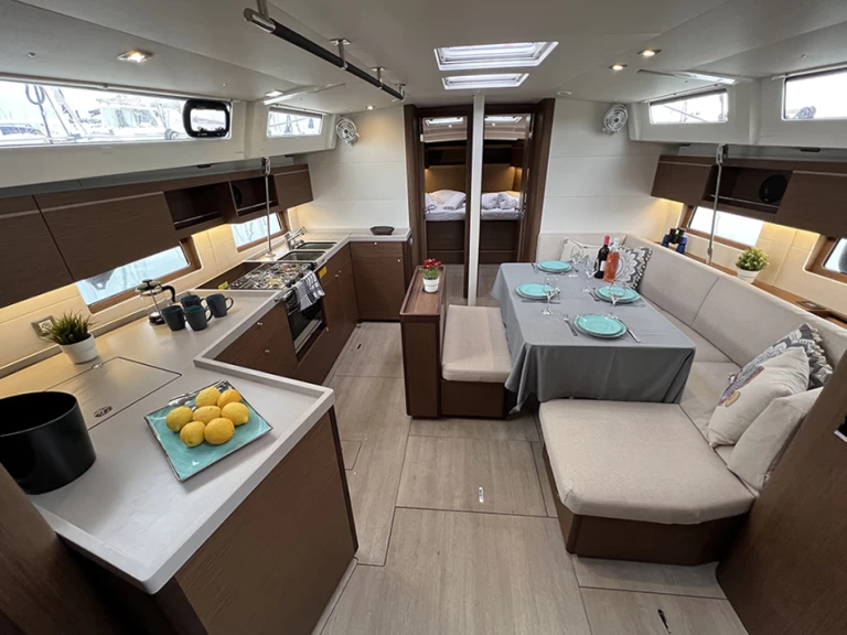 Alquiler de Velero, con o sin patrón Bénéteau Álimos