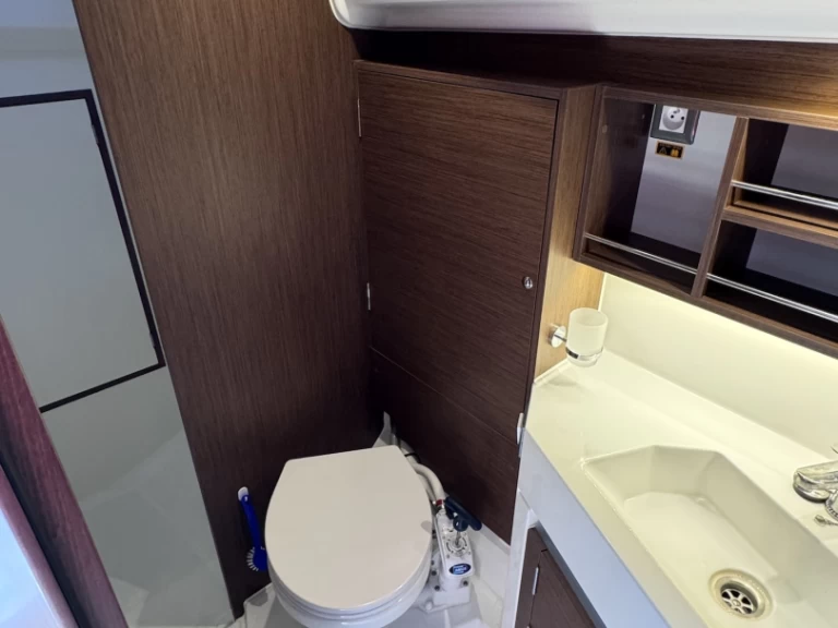 Alquiler de embarcaciones Bénéteau Oceanis 34.1 enSukošan en Samboat