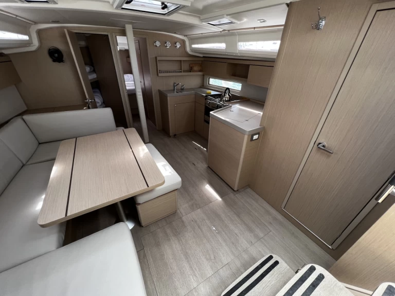 Alquiler de barcos Sukošan barato de Oceanis 40.1