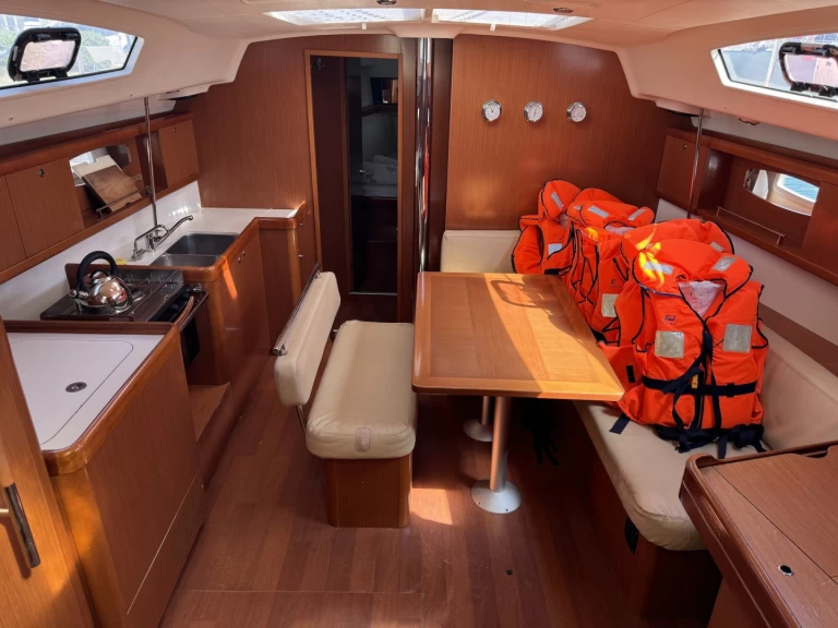 Alquiler de Bénéteau Oceanis 43 en Sukošan