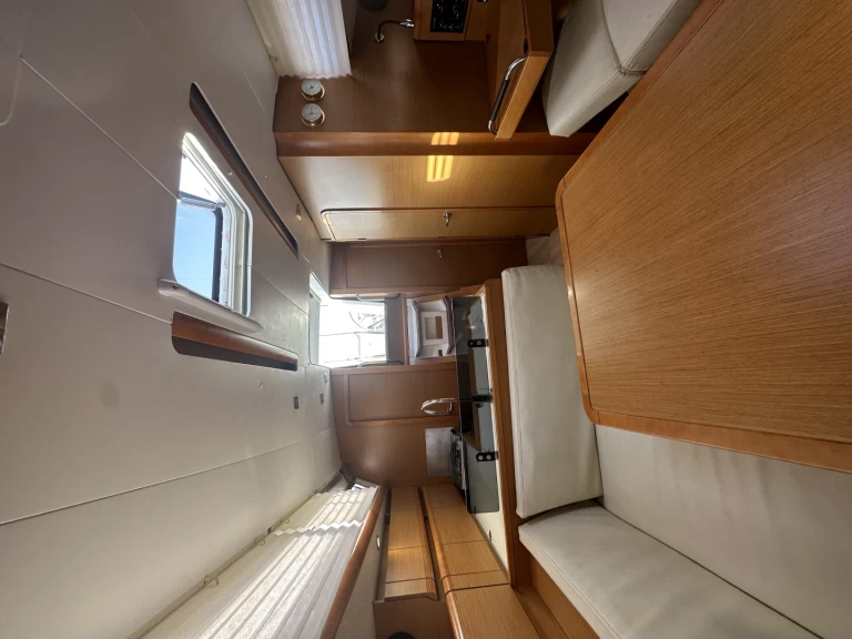 Alquiler de Velero, con o sin patrón Jeanneau Álimos