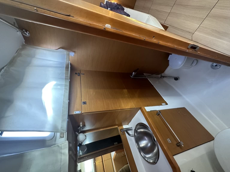 Alquiler Velero Jeanneau con o sin  título de navegación