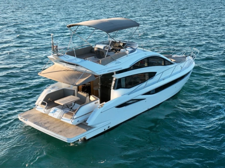 Alquiler de embarcaciones Galeon Galeon 430 Skydeck enMakarska en Samboat